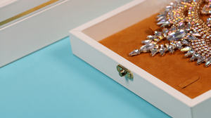 Collar Grande Transparente Personalizado de Lujo, Collar Grande Dorado, Joyero, Joyero para Collar Cubano - Product Image 6