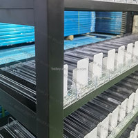 Maßgefertigtes Wandmontiertes Metall-Zigarettendisplay mit LED-Leuchtkasten