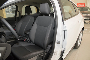 <span class=keywords><strong>Ford</strong></span> <span class=keywords><strong>Focus</strong></span> Classic <span class=keywords><strong>2018</strong></span> 1.6L Manuale Comfort Usata, Auto Compatta 5 Porte 5 Posti Guida a Sinistra Benzina, Standard Euro V Berlina Familiare - Product Image 5