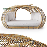 Lit de repos extérieur moderne sur mesure avec coussin, transat de piscine pour villa et hôtel, mobilier de patio en rotin PE, lit de jour rond