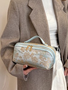 Custom New Fashion Eco-Friendly Silk PU Material Zipper Durable Large Capacity Portable Medium Hand Carry Foldable Cosmetic - Product Image 6
