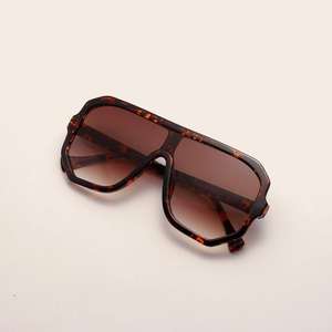 Venta al por mayor <span class=keywords><strong>2022</strong></span> nueva <span class=keywords><strong>moda</strong></span> UV400 gafas <span class=keywords><strong>de</strong></span> <span class=keywords><strong>sol</strong></span> <span class=keywords><strong>de</strong></span> las mujeres <span class=keywords><strong>de</strong></span> alta calidad marco blanco acrílico <span class=keywords><strong>lentes</strong></span> únicas <span class=keywords><strong>de</strong></span> <span class=keywords><strong>moda</strong></span> gafas <span class=keywords><strong>de</strong></span> <span class=keywords><strong>sol</strong></span> - Product Image 5