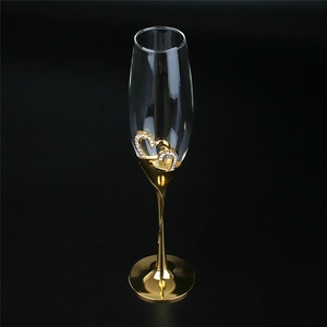 Copas de champán de cristal para pareja, Copas de cristal para fiesta, regalo de boda, suministros de <span class=keywords><strong>Bar</strong></span>, juego de copas de vino doradas - Product Image 5
