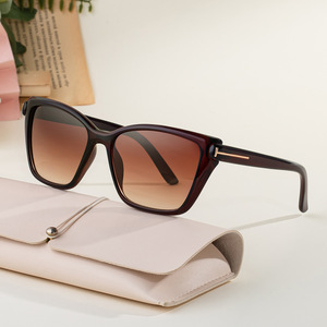 Gafas de sol Cat Eye Fy-99260 para mujer, montura negra de PC, protección UV400, estilo urbano para exteriores. - Product Image 3