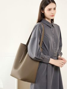 Dropshipping 2025 cuero de vaca estilo perezoso bolso de cubo de cuero genuino de gran capacidad de un solo hombro bolso de mano de cuero genuino - Product Image 3