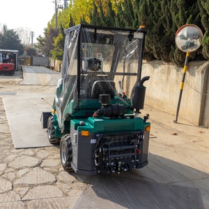 Mini-chargeuse sur pneus diesel verte à rayon de braquage court pour le nettoyage des routes municipales - Product Image 4