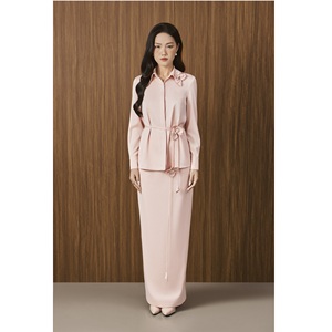 Elegante / Femenino Velo Vietnamita Rosa Pastel Tejido CHERRY - Blusa de Seda Suave con Detalle Floral y Cinta en la Cintura KA69 - Product Image 1