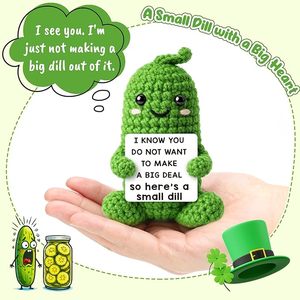 Cadeau en crochet fait main, motif cornichon, avec messages d'amour, pour la fête des Pères, la fête des Mères, ou un anniversaire - Product Image 4