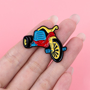 Pin de esmalte de dibujos animados, divertido y lindo, con personajes de calavera, anime, Ryuk, <span class=keywords><strong>Virgen</strong></span> María, máquina de coser, 777, chica de la suerte, broche con eslogan divertido - Product Image 6