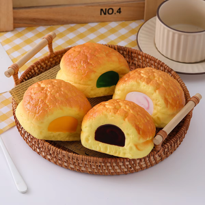 Jouet anti-stress souple et moelleux en PU à rebond lent, modèle de pain ananas en pâte feuilletée, imitation alimentaire, pour tous les âges - Product Image 1