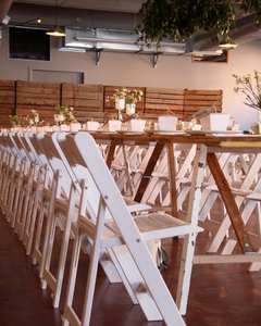 كرسي قابل للطي بسعر جيد للحفلات والأعراس، كراسي بلاستيكية للحدائق على طراز ويمبلدون، كرسي قابل للطي من الراتنج الأبيض - Product Image 4