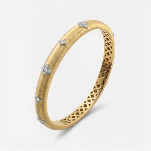 Bracelet à charnière en argent sterling 925 plaqué or 18 carats, finition brossée, serti d'étoiles avec zirconiums cubiques - Product Image 2