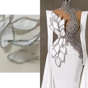 Kustom dalam berbagai ukuran manik kristal Organza memotong kelopak bunga dengan tambalan rantai berlian imitasi untuk gaun pesta prom