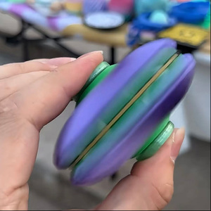 [Essentiel pour la relaxation] Balle de décompression en plastique à presser et à tourner, jouet imprimé en 3D pour soulager le stress et passer le temps - Product Image 4