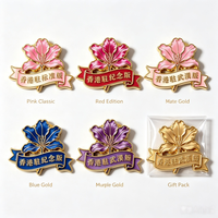 Épinglette personnalisée en émail dur avec motif floral en relief, plaquée or, en alliage de zinc, badge souvenir en métal avec attache papillon