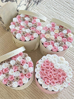 Mawar abadi abadi abadi abadi selamanya, bunga mawar abadi abadi dalam bulat untuk Hari Valentine