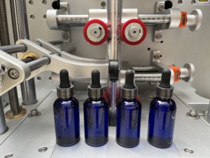 Machine d'étiquetage automatique de manchons rétractables pour bouteilles, en acier inoxydable SUS304, certifiée CE, avec écran tactile PLC, pour boissons et aliments - Product Image 4