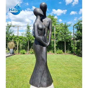 Sculpture de jardin décorative en bronze d'un couple enlacé, statue abstraite et moderne en bronze d'un couple s'embrassant - Product Image 1
