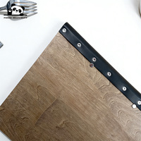 Couvertures de menu personnalisées en polybois pour restaurants, avec logo personnalisable, pages intérieures couleur, impression numérique et reliure à vis.