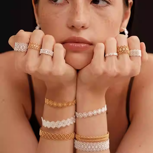 Großhandel Mode Einfache Ringe für Frauen Verschiedene Spitzens tile Trendy Gold & Silber gepflanzter Schmuck - Product Image 5