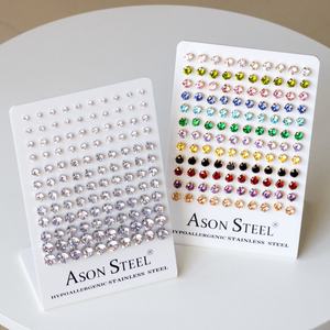 Vente en gros de boucles d'oreilles en zircon colorées, hypoallergéniques, en acier inoxydable, imperméables, pour unisexe - Product Image 1