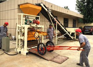 Machine de fabrication de blocs creux en <span class=keywords><strong>béton</strong></span> ciment semi-automatique <span class=keywords><strong>moins</strong></span> chère pour la construction de bâtiments QT40-1 - Product Image 6