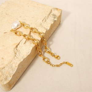 Etiquetas de Metal Personalizadas con Logotipo, Pulseras con Colgante de Perla Chapadas en Oro, Joyería - Product Image 4
