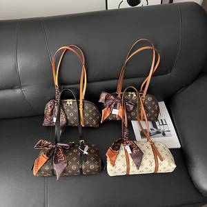 Bolso de Hombro Vintage con Monograma para Mujer, de Cuero PU, Retro, Bolso de Mano, Delgado, Clásico, para Uso Diario - Product Image 3