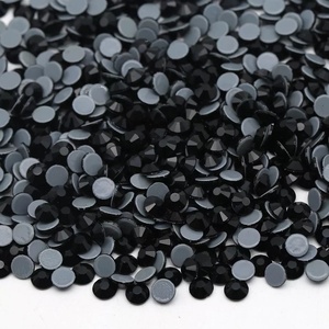 Venta al por mayor de diamantes de imitación de cristal negro Hotfix Flatback para la decoración de prendas de vestir - Product Image 1