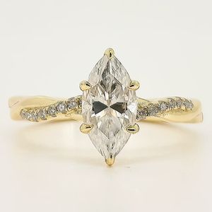 Elegante Anello Nuziale con Moissanite Placcato Oro 18K in Argento S925, Taglio Ovale da 1ct con Incastonatura a Griffe, Gioielli da Sposa - Product Image 2