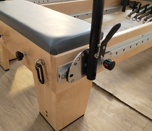 La migliore vendita di alta qualità <span class=keywords><strong>Pilates</strong></span> Reformer Core letto Full <span class=keywords><strong>Side</strong></span> Track <span class=keywords><strong>Pilates</strong></span> macchina commerciale in legno <span class=keywords><strong>Pilates</strong></span> - Product Image 5