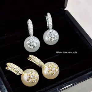 Orecchini a Perno in Kevlar con Effetto Perla, Stile Francese Estetico di Tendenza con Motivo a Fiocco di Neve Invernale per Donne - Product Image 3