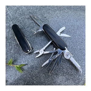 Coltellino Svizzero Multifunzione 17 in 1 in Acciaio Inox, Design Versatile con Sega, Pinze e Strumenti EDC - Product Image 1