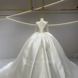 JFH01 Vestido de Novia Moderno Estilo Princesa con Cuello Alto, Cola de Capilla de Cristal, Espalda con Cordones, Apliques Florales y Corte Imperio - Product Image 5