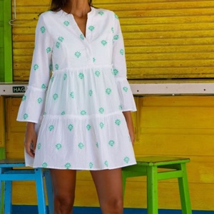 Elegante Vestido de Lino y Algodón con Cuello en V, Casual, Bordado, con Volantes y Mangas Abullonadas, Mini Vestido de Verano para Mujer - Product Image 1