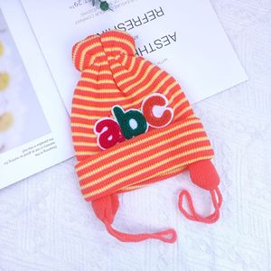 Cappello a righe con paraorecchie e bottone, in morbida maglia, unisex per bambini e bambine, autunno inverno - Product Image 2