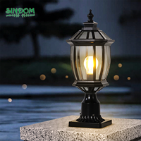Lampe de clôture à énergie solaire télécommandée et étanche pour cour extérieure Lumière de pilier de colonne LED simple