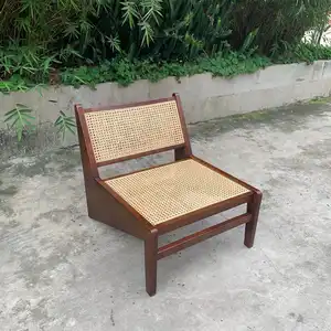 كرسي استرخاء عالي الجودة متين من خشب الكنغر متوفر بسعر خاص