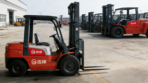 מלגזות דיזל רב תכליתיות 4 טון המשלבות הרמה, העמסה ופריקה - Product Image 6