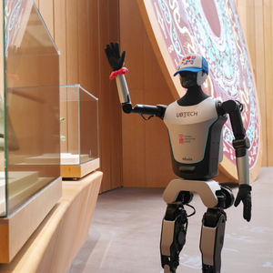 Walker C Humanoid Service Robot-рост 163 см, 4 ч в режиме ожидания, голосовое взаимодействие - Product Image 4