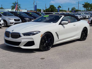 2022 Serie 8 840i Convertible de 2 Puertas, Motor AWD, Asientos de Cuero, Faros LED Izquierdos, Techo Solar - Product Image 3