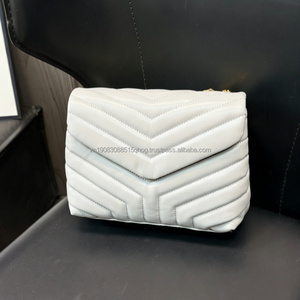 Bolso de Hombro Cruzado de Lujo Vintage de Diseñador con Acolchado en V, Borlas y Cremallera, para Verano y Primavera, Inspirado en Marcas, Tipo Clutch para Mujer - Product Image 4