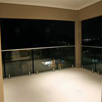 Balustrade en verre moderne Prima pour balcon, escalier, terrasse, système de garde-corps en aluminium et acier inoxydable