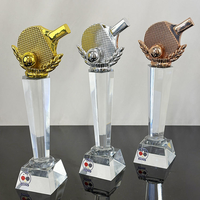 Trophées de tennis de table personnalisés en or, argent, cuivre et cristal avec gravure