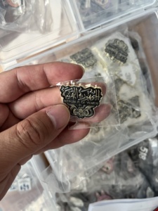 Direct leverbaar Jemen Metalen Adhesieve Sticker Pin Syrië Oman VAE Koeweit Logo Telefoon Sticker Pin Zachte Emaille Pin voor Telefoonhoesje - Product Image 3