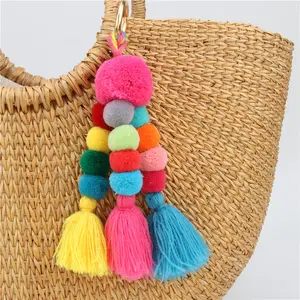 LLavero de Pompones de bolas de pelo para mujer y niña, accesorios bohemios coloridos hechos a mano, bolso, monedero, joyería