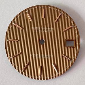 นาฬิกา NH35 รุ่นวินเทจใหม่ หน้าปัดลายทางสีเขียวเรืองแสง แสดงวันที่ ขนาด 28.5 มม. ทำจากวัสดุทองเหลือง - Product Image 3