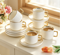 Ensemble de tasses à café réutilisables en porcelaine de luxe européenne de haute qualité avec une élégante assiette à thé de l'après-midi plaquée or à la française
