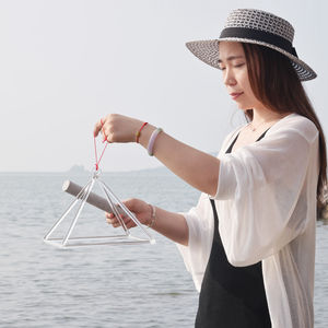 Pyramide chantante en quartz triangulaire de 12 pouces, personnalisable, de Jinfang, pour la guérison par le bain sonore et la méditation - Product Image 5