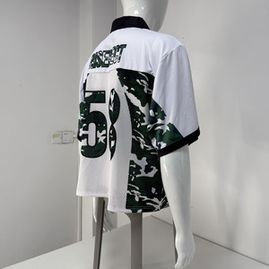 เสื้อเจอร์ซีย์อเมริกันฟุตบอลสไตล์คอปกโปโลลายพรางแบบเรโทร พร้อมดีไซน์สำหรับการพิมพ์แบบ Sublimation และแผ่นระบายความชื้นสำหรับสวมใส่ข้างสนาม - Product Image 5